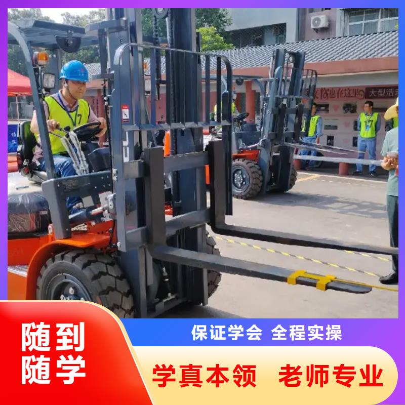 挖机学校管理严格吗全程实操